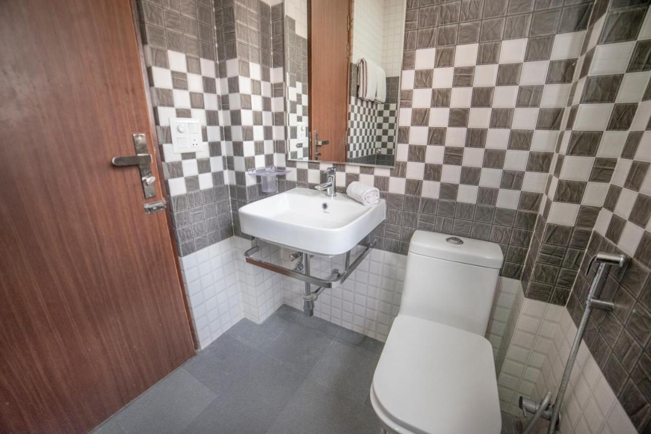 Fabhotel Mannat Residency Sec 52 Gurgaon Eksteriør billede