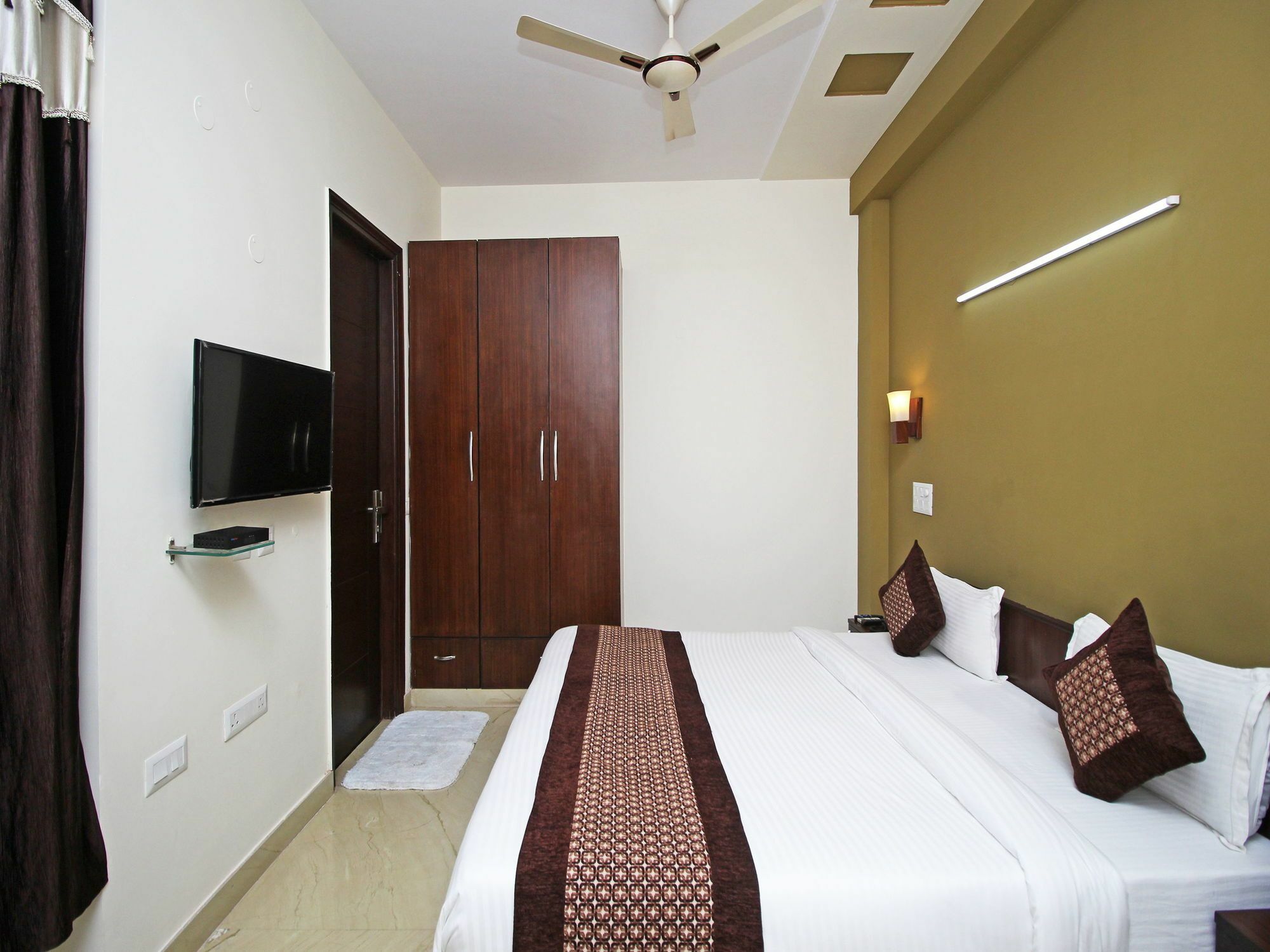 Fabhotel Mannat Residency Sec 52 Gurgaon Eksteriør billede